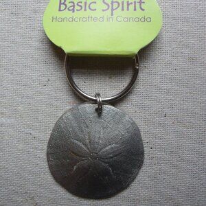 Basic Spirit Pewter Handcrafted Keychain w Sand Dollar Nova Scotia Canada NWT.